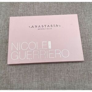 Anastasia Beverly Hills Nicole Guerriero Glow Kit  Beauty Makeup Pallet